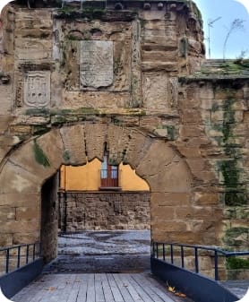 puerta-revellin-1000x600